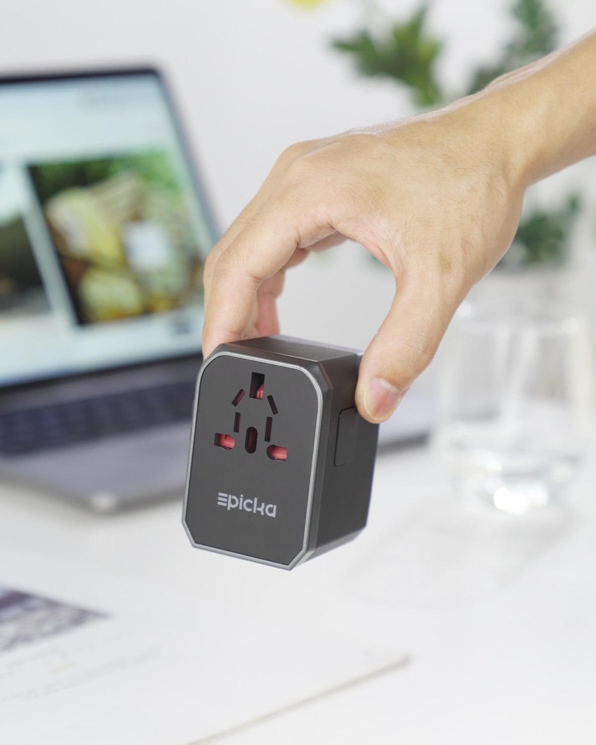 All in One Worldwide Travel Adapter Zaavio®