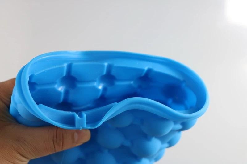 https://zaavio.com/cdn/shop/products/ice-maker-bucket-portable-silicone-ice-bucket-for-home-outdoors-frozie-frozie-zaavio-34279276576938.jpg?v=1658622557&width=800