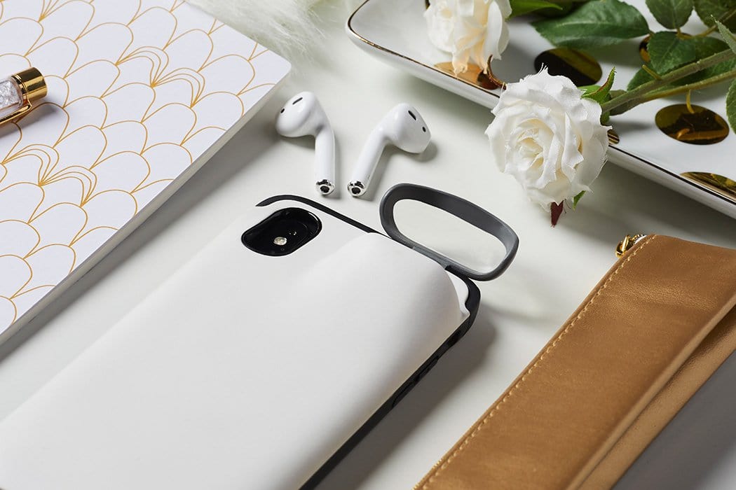 Iphone case discount that holds airpods